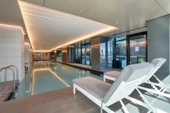 Australia 108 – Prestigious Southbank Level 14 Apt — 4