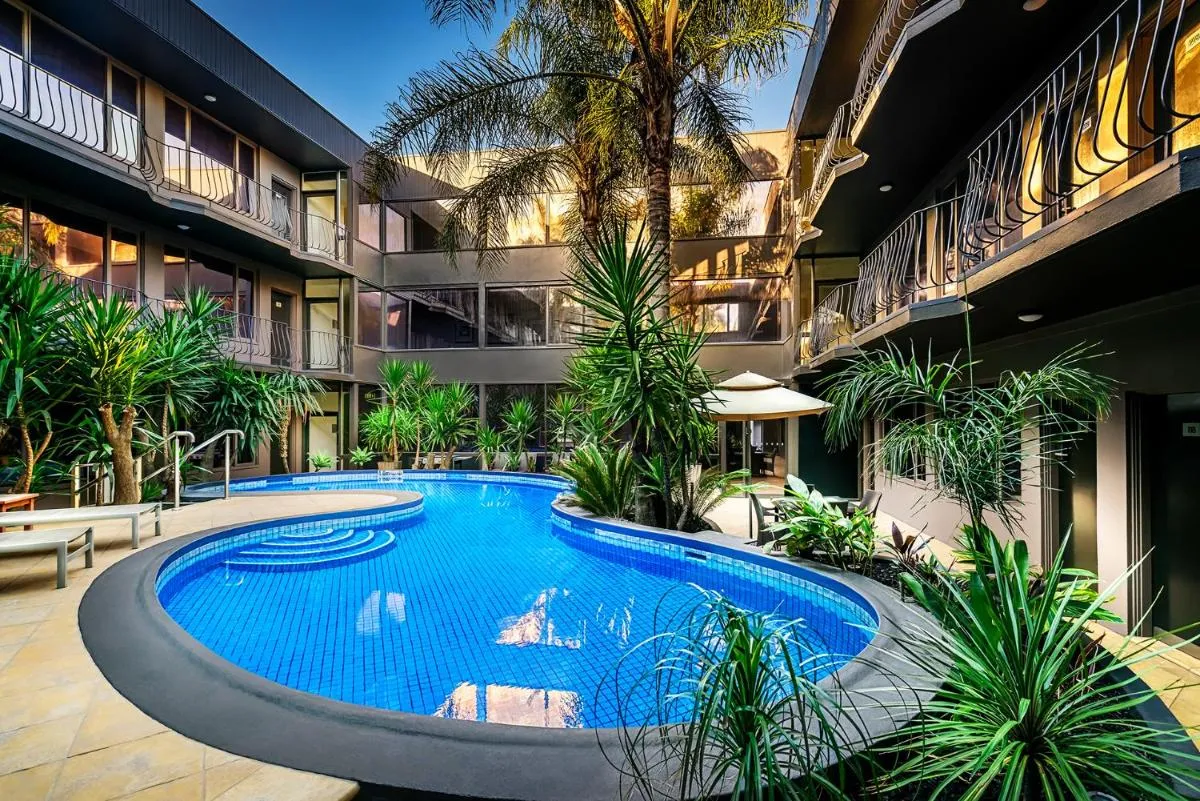BEST WESTERN PLUS Travel Inn — 4