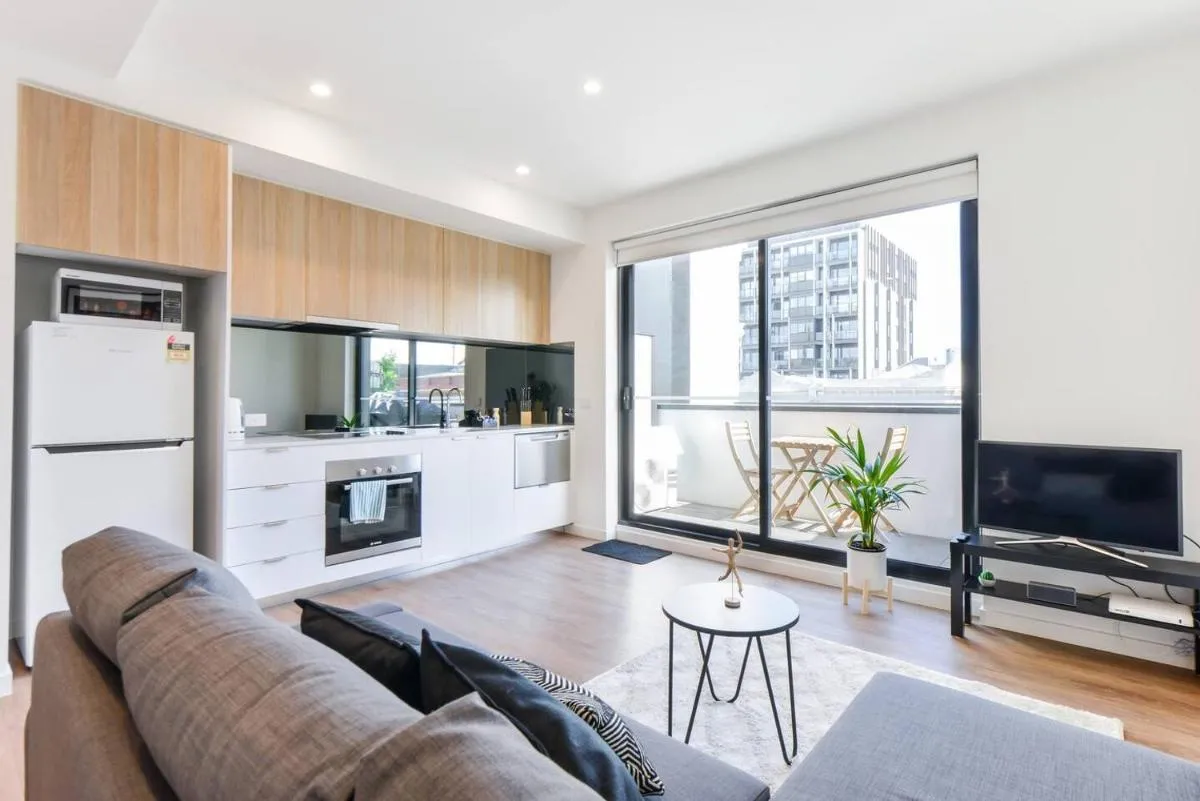 ‘BOWIE’ Sun soaked Comfort in the Heart of Richmond — 4
