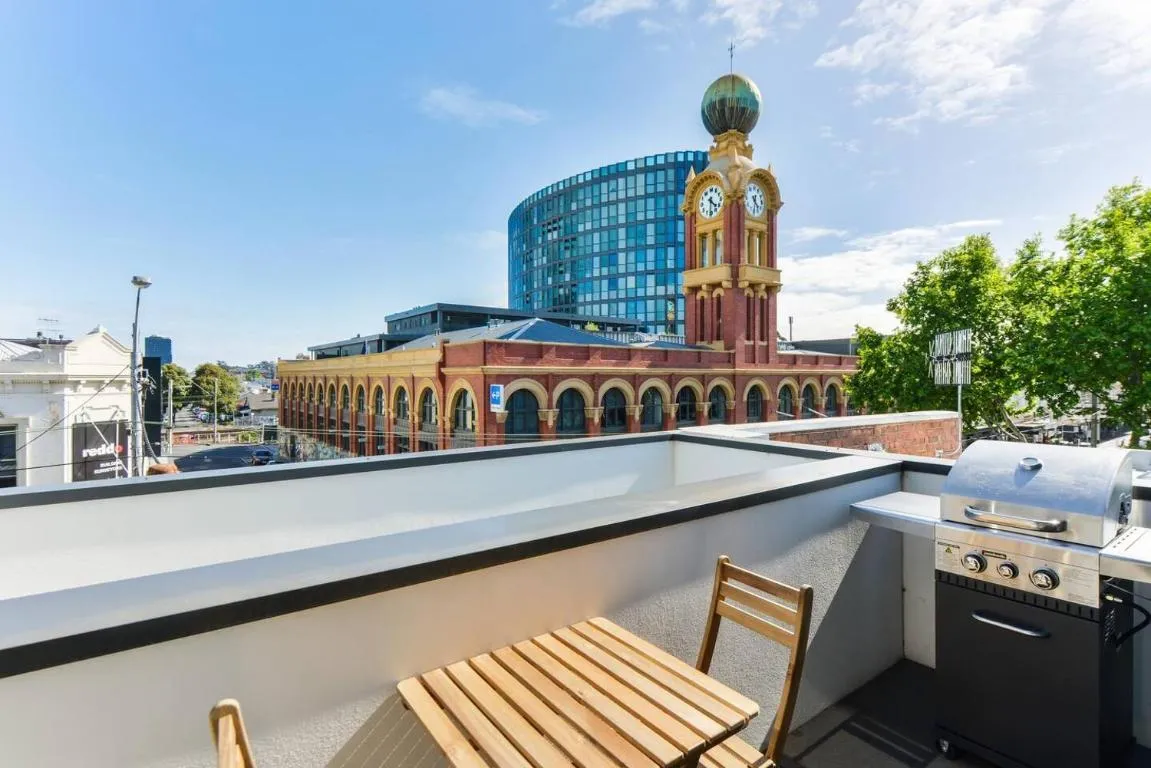 ‘BOWIE’ Sun soaked Comfort in the Heart of Richmond