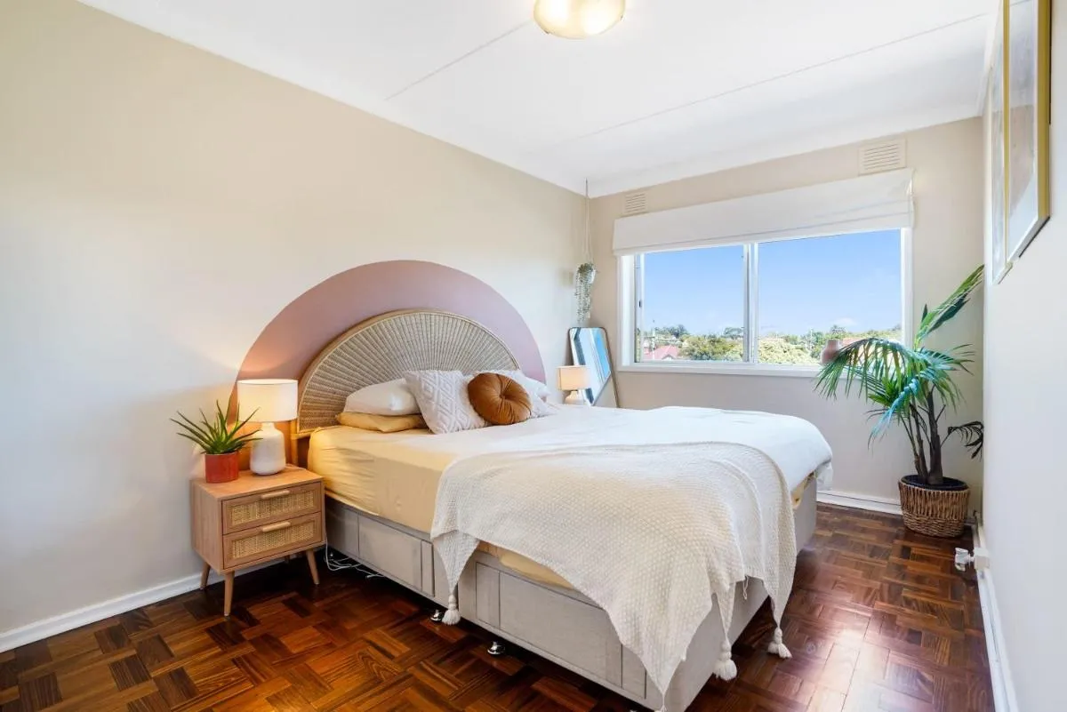 Balaclava Top Floor Apt with CitySkylineView & Parking — 2