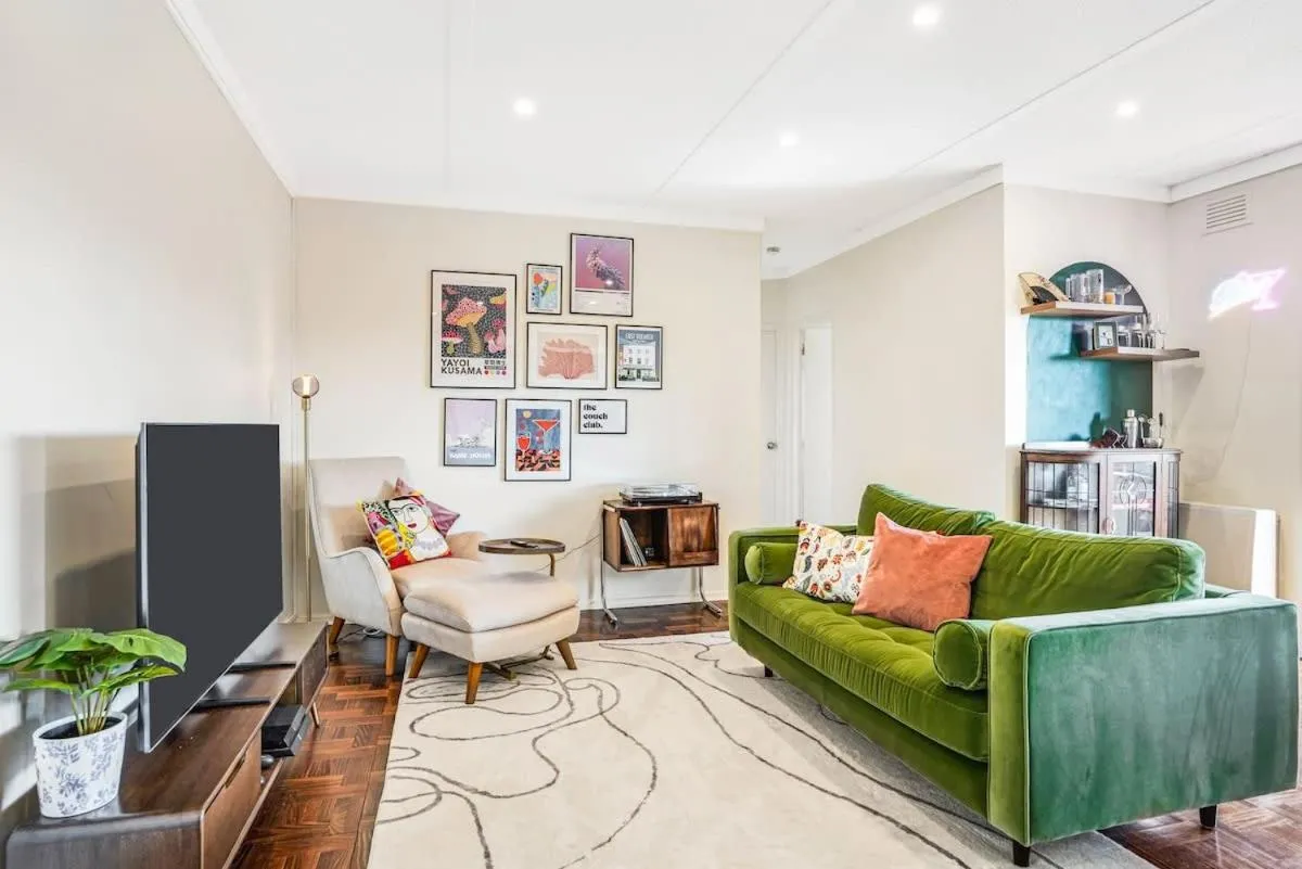 Balaclava Top Floor Apt with CitySkylineView & Parking — 5