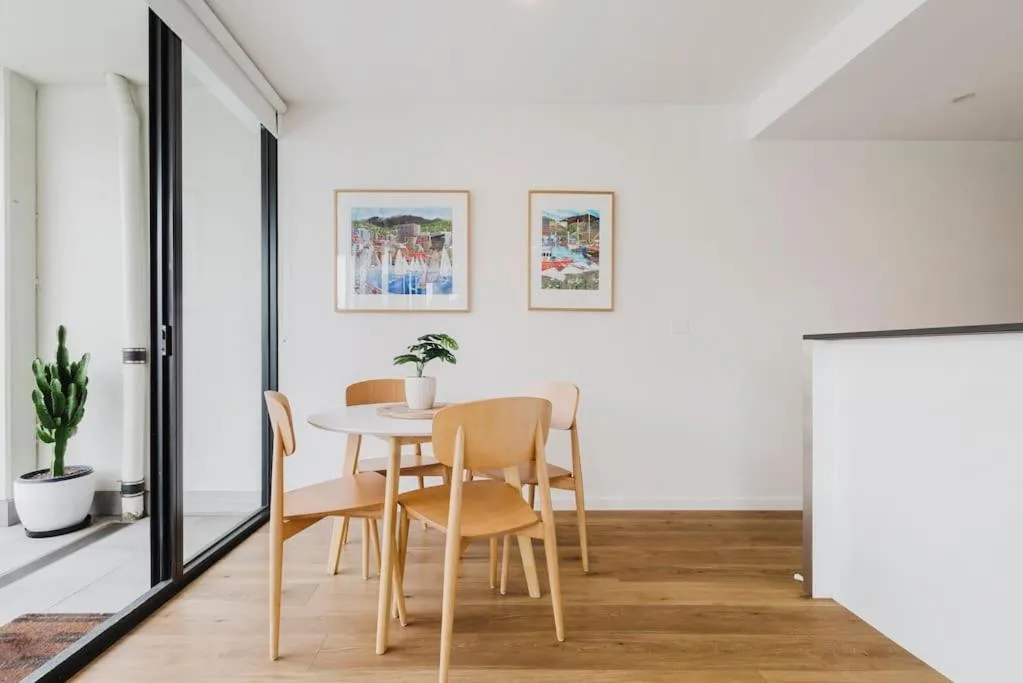 Bay Street Terrace – Spacious Indoor-Outdoor Design — 5