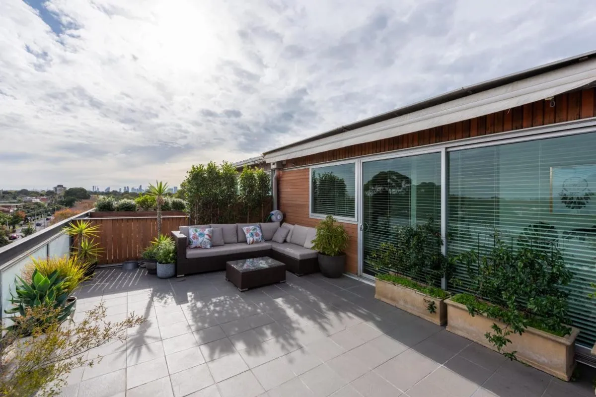 Beautiful 1-Bed in St Kilda w Parking & Terrace — 2