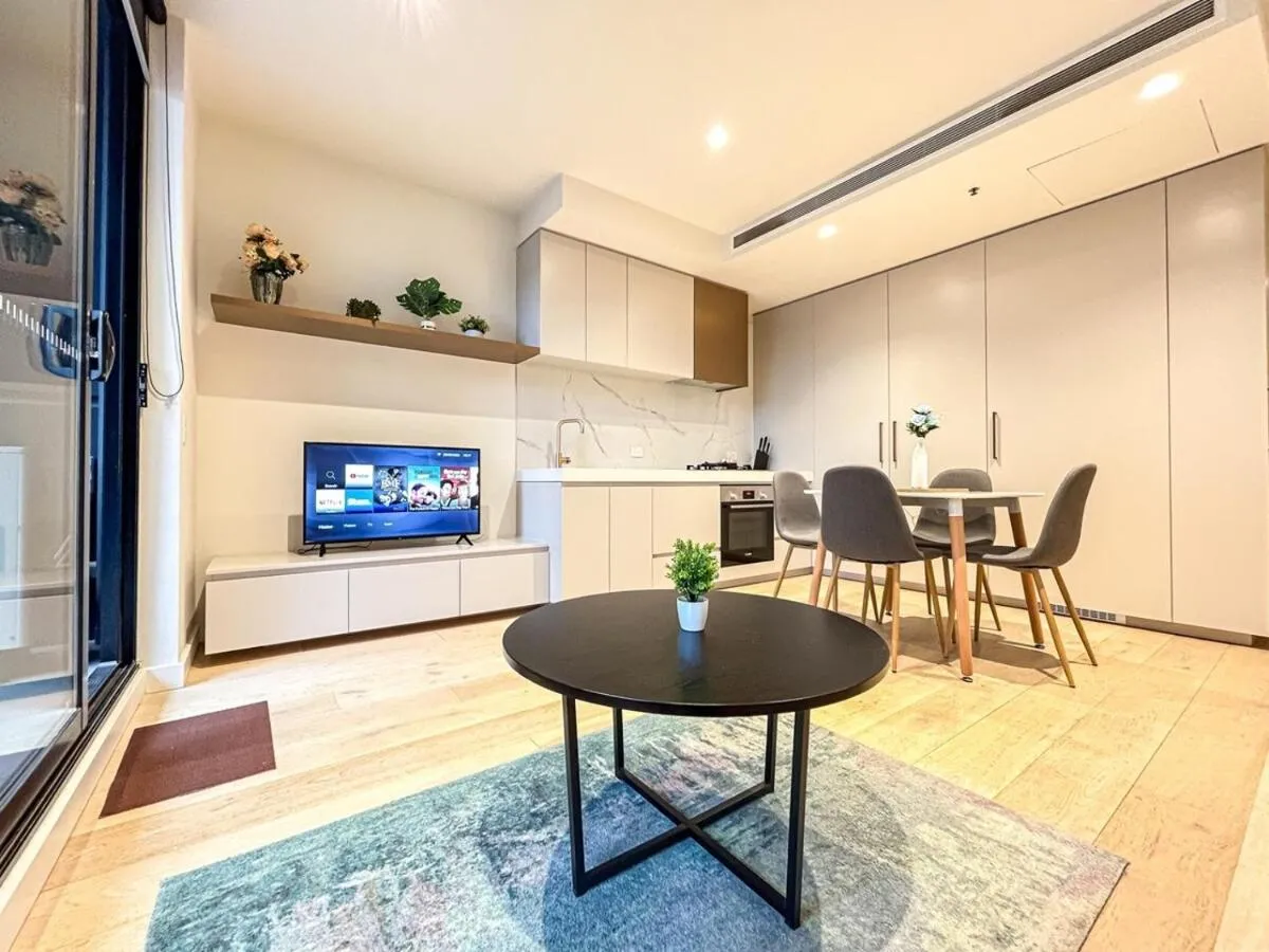 Beautiful City View 2br1ba In Melbourne Cbdwifi — 5