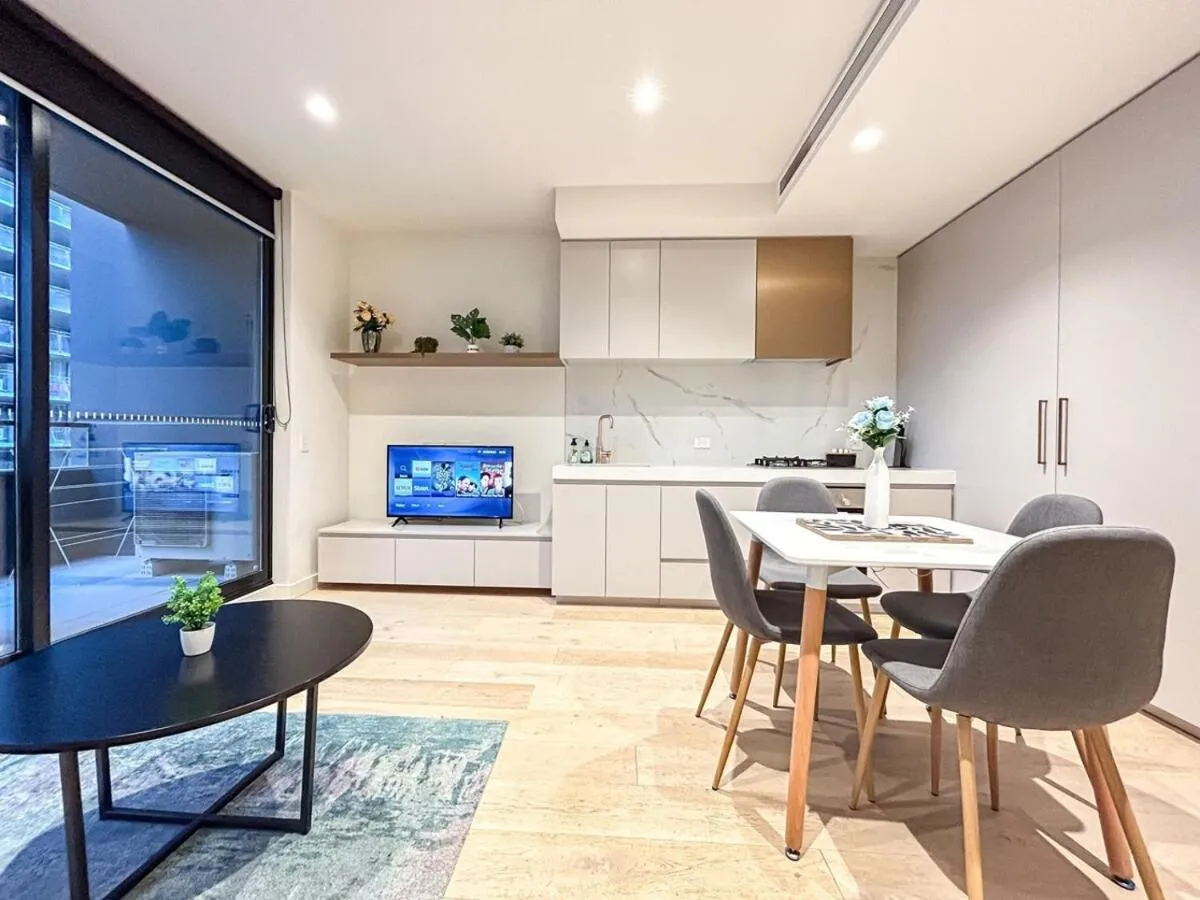 Beautiful City View 2br1ba In Melbourne Cbdwifi — 4