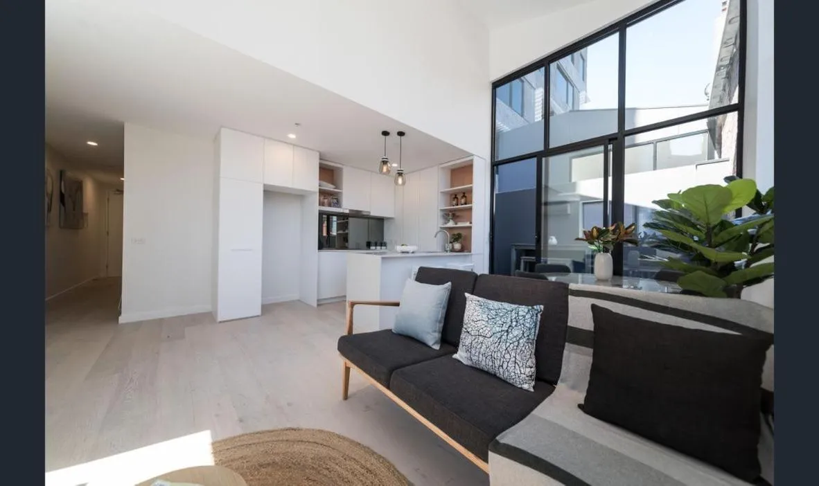 Bond Quarter Loft — 4