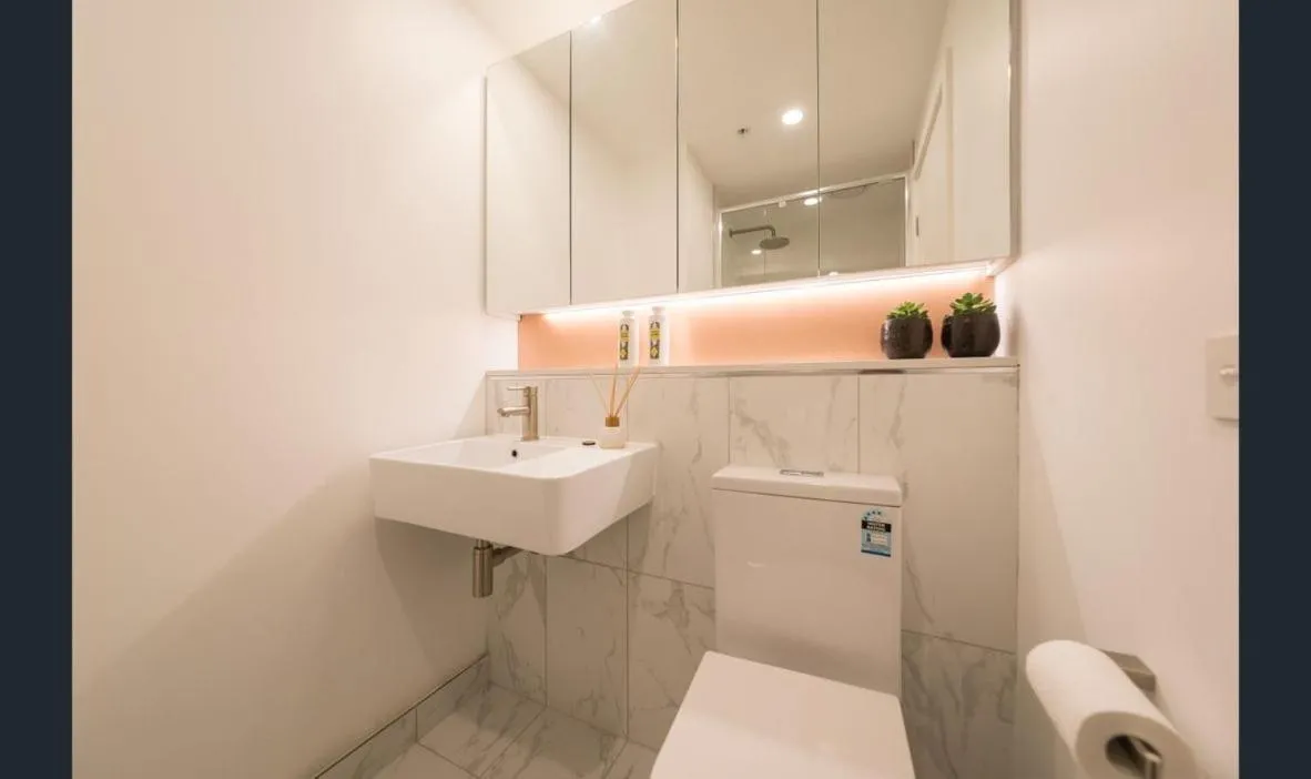 Bond Quarter Loft — 3
