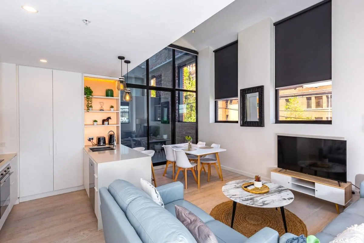 Bond Quarter Loft — 5