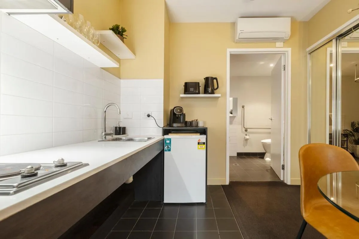 Boutique Retreat in Heart of CBD Mobility-Friendly — 3