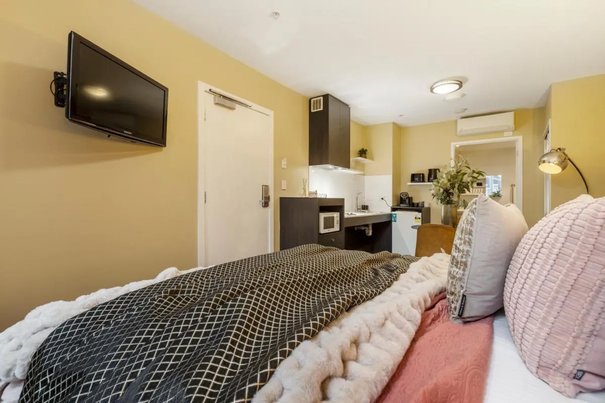 Boutique Retreat in Heart of CBD Mobility-Friendly — 5