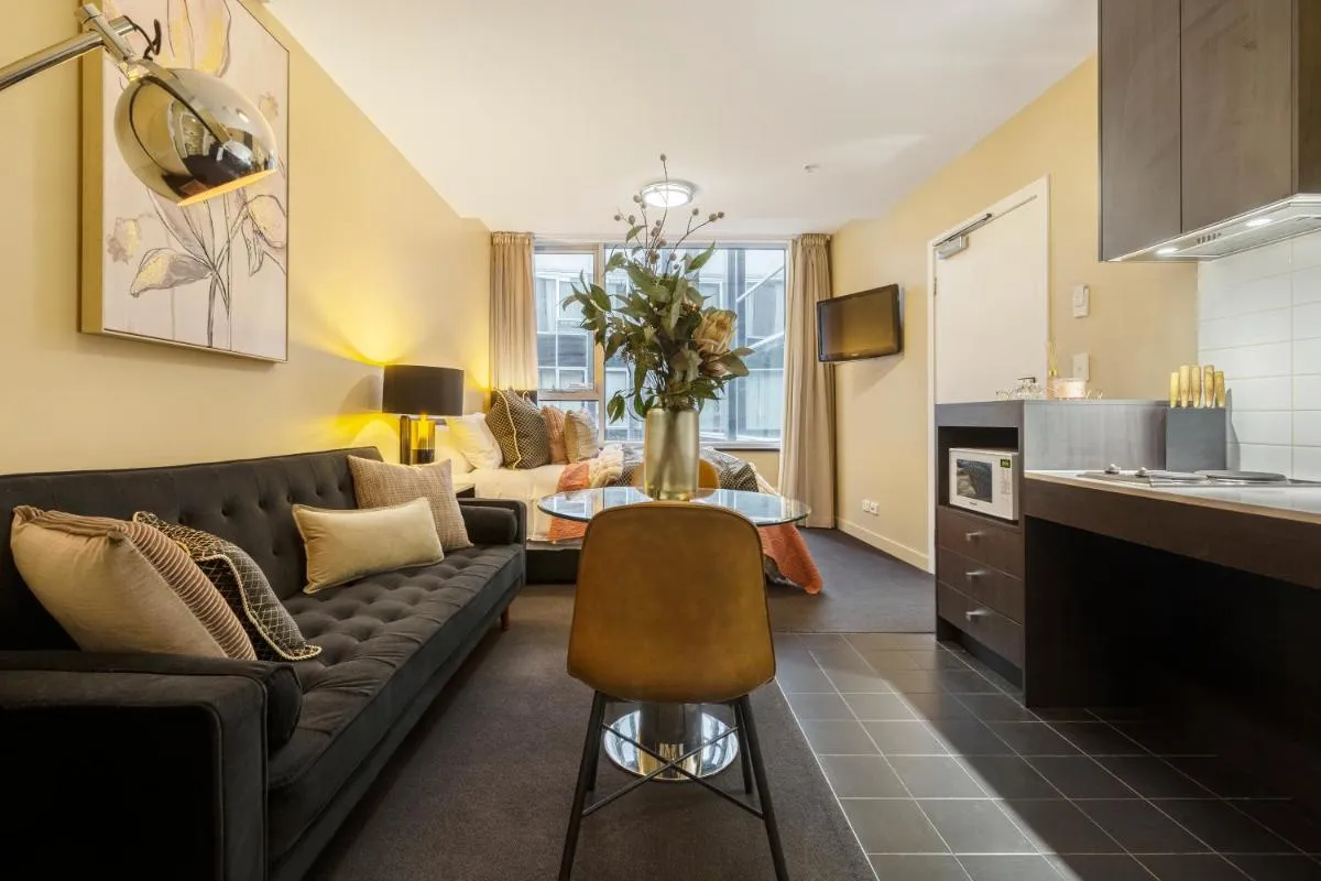 Boutique Retreat in Heart of CBD Mobility-Friendly — 4