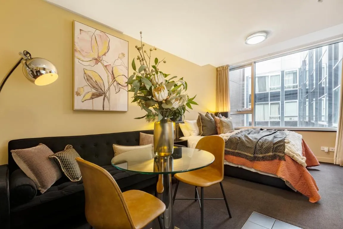 Boutique Retreat in Heart of CBD Mobility-Friendly