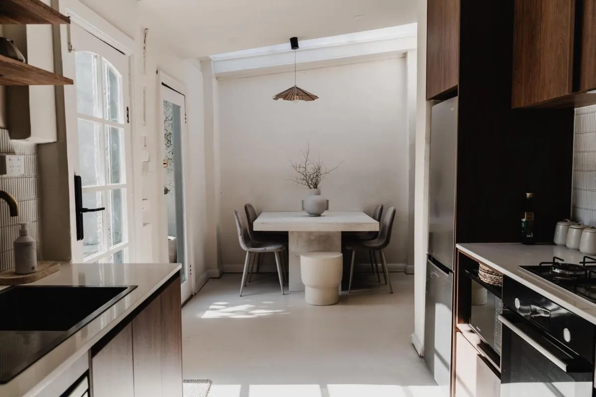 Boutique stylish 3 Bedroom family home in Melbourne with Parking — 3