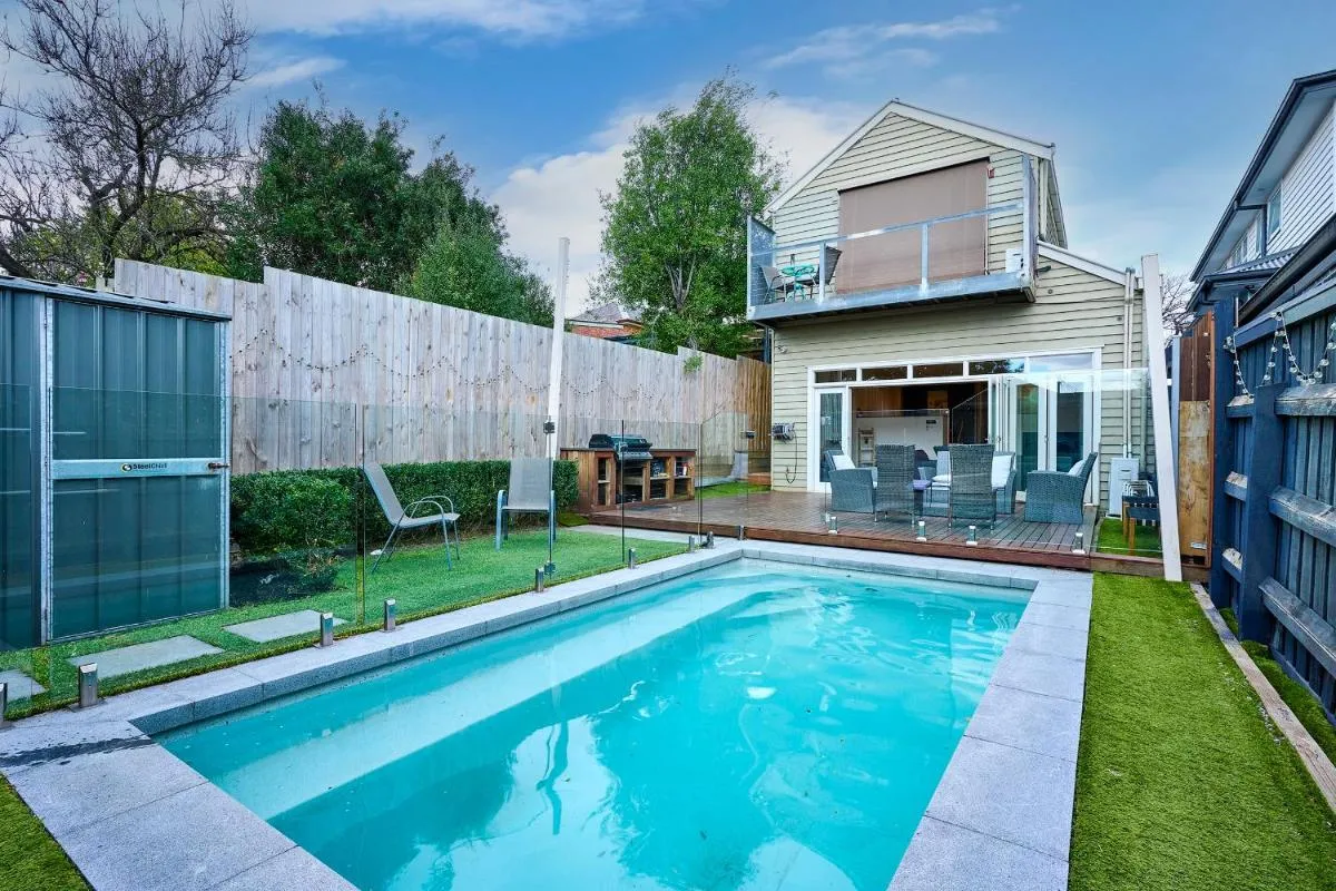 Bowen Street Family Retreat with Pool — 4