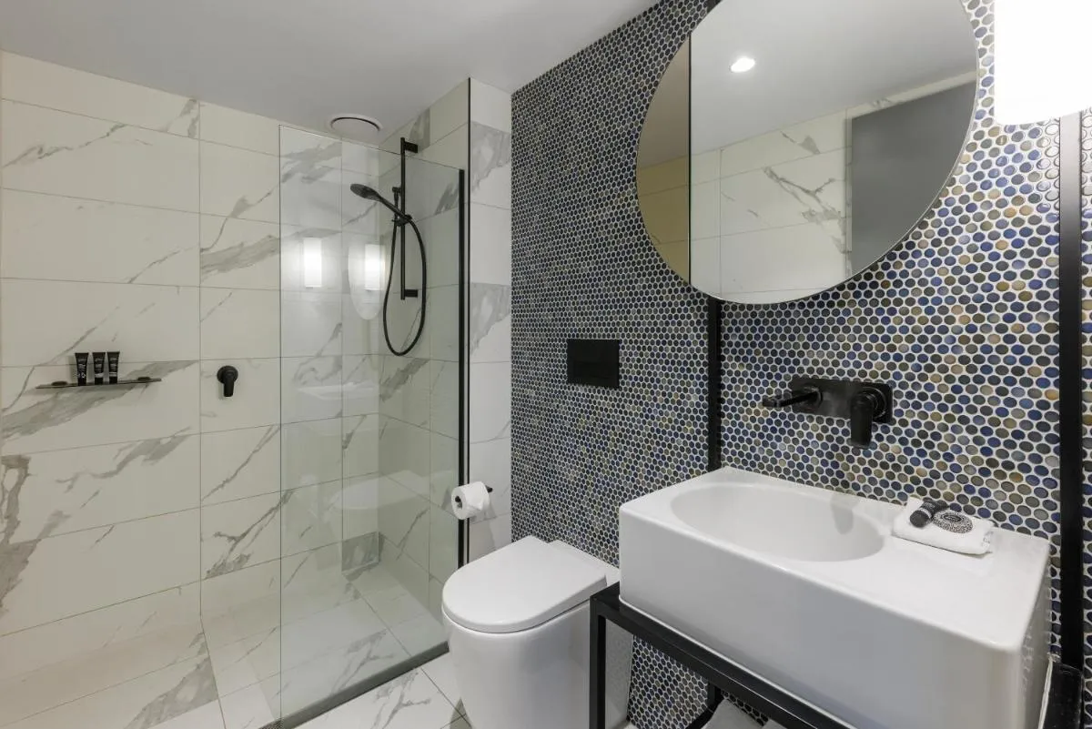 Brady Hotels Jones Lane — 3