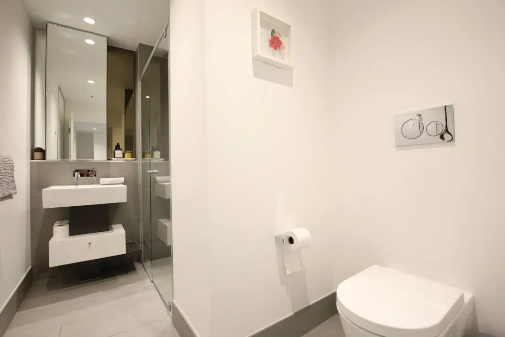 Brand New 2BR Apt at Mel CBD — 3