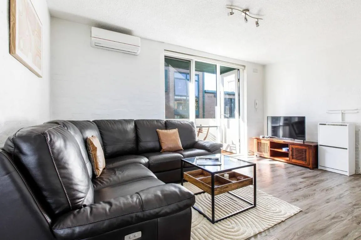 Bridport Rest – A Relaxed Albert Park Abode