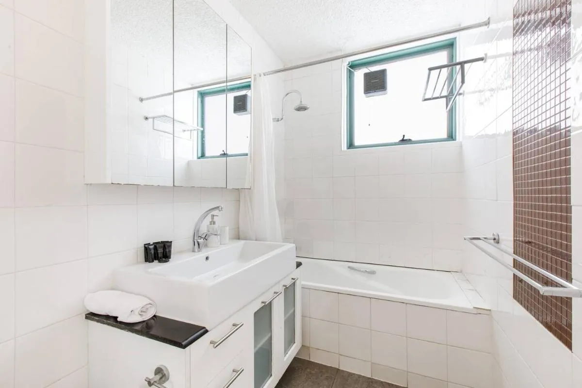 Bridport Rest – A Relaxed Albert Park Abode — 3