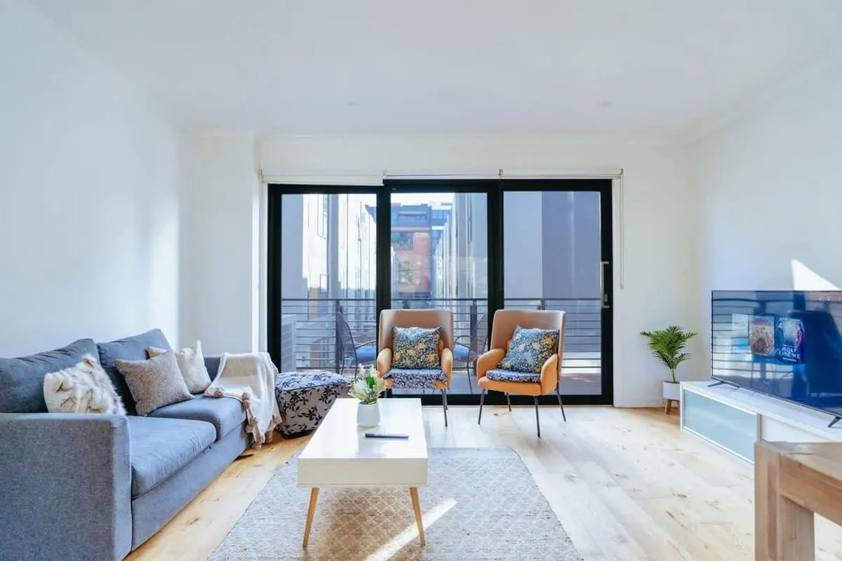 Bright 3 level townhouse — 5