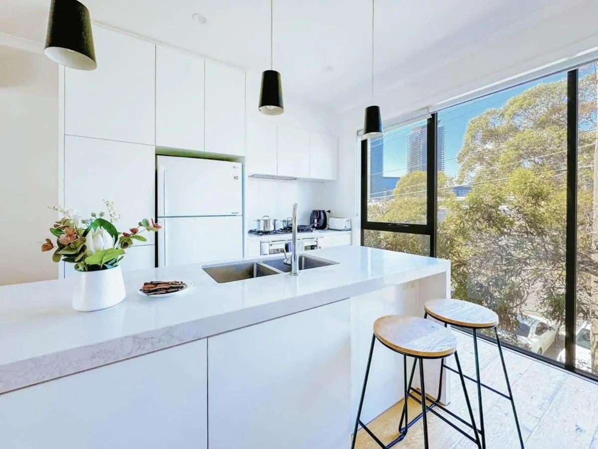 Bright 3 level townhouse — 4
