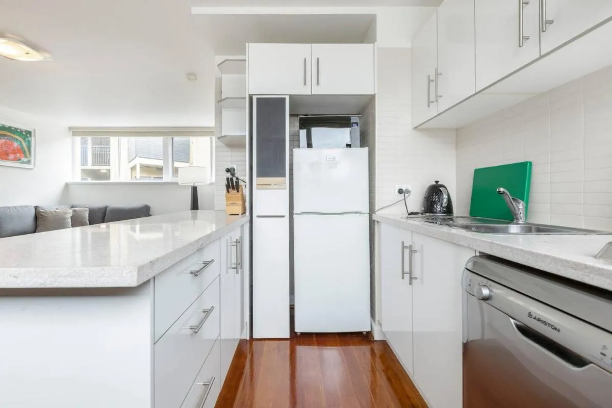 Bright and Modern Space with a Balcony and Parking — 4