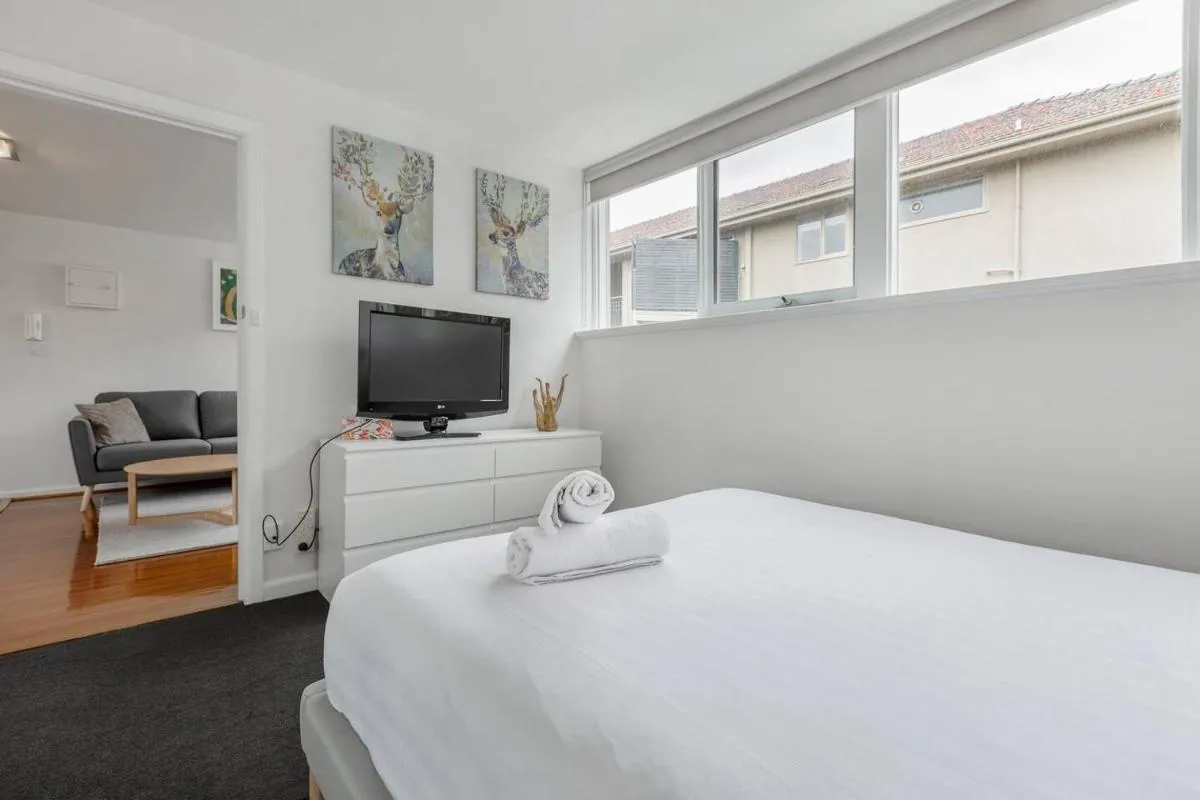 Bright and Modern Space with a Balcony and Parking — 5
