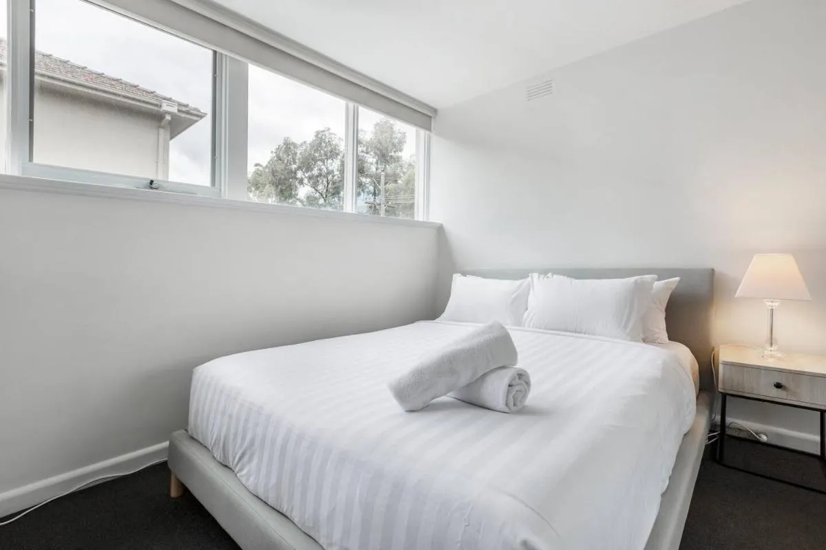 Bright and Modern Space with a Balcony and Parking — 2
