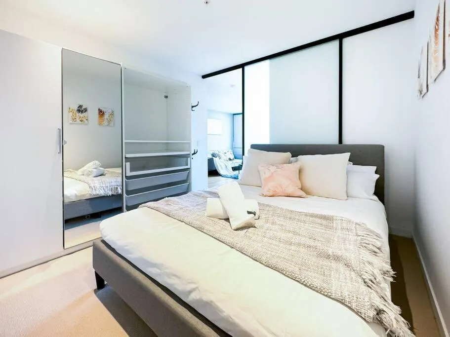 Brilliant 1B1B Skyline View Apt @CBD — 2