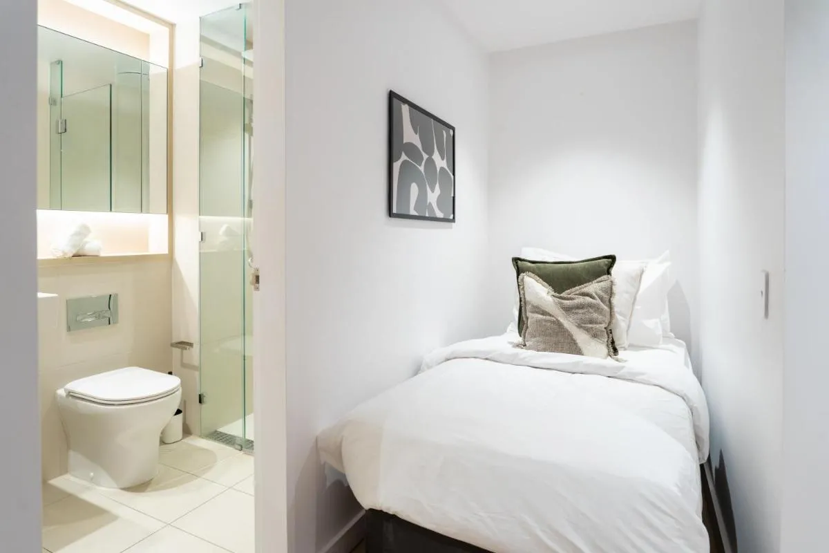 Brilliant Collins Wharf Waterfront Condo — 3
