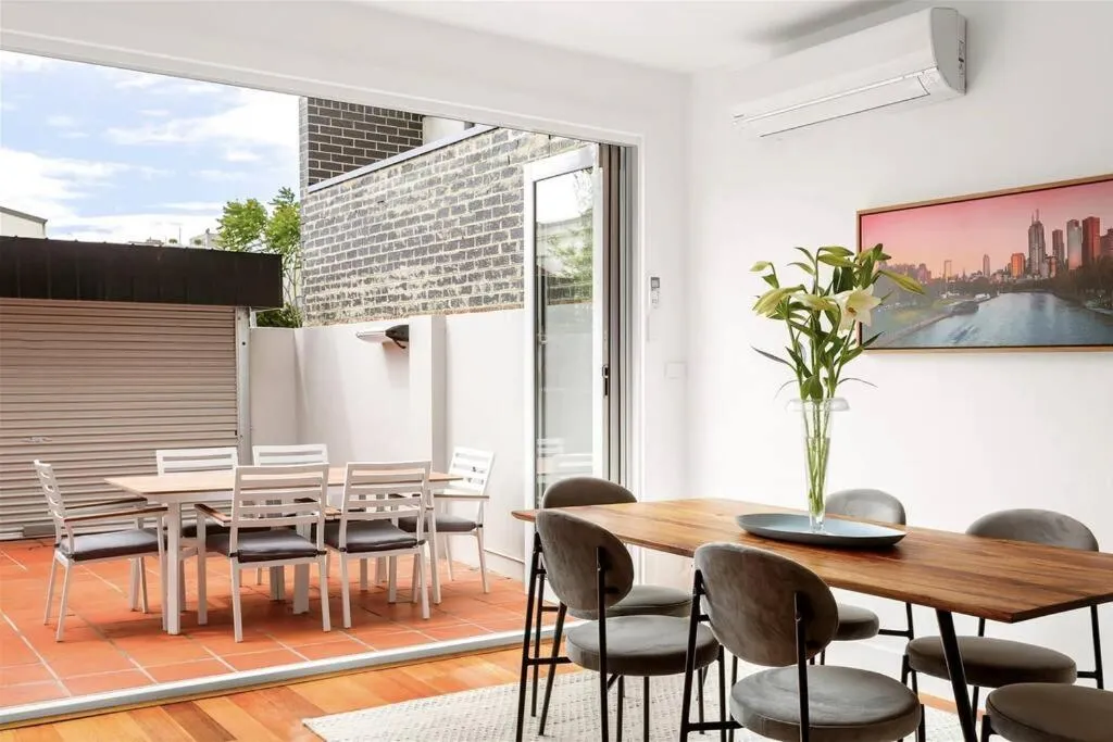 Brilliant Port Melbourne Central Townhouse