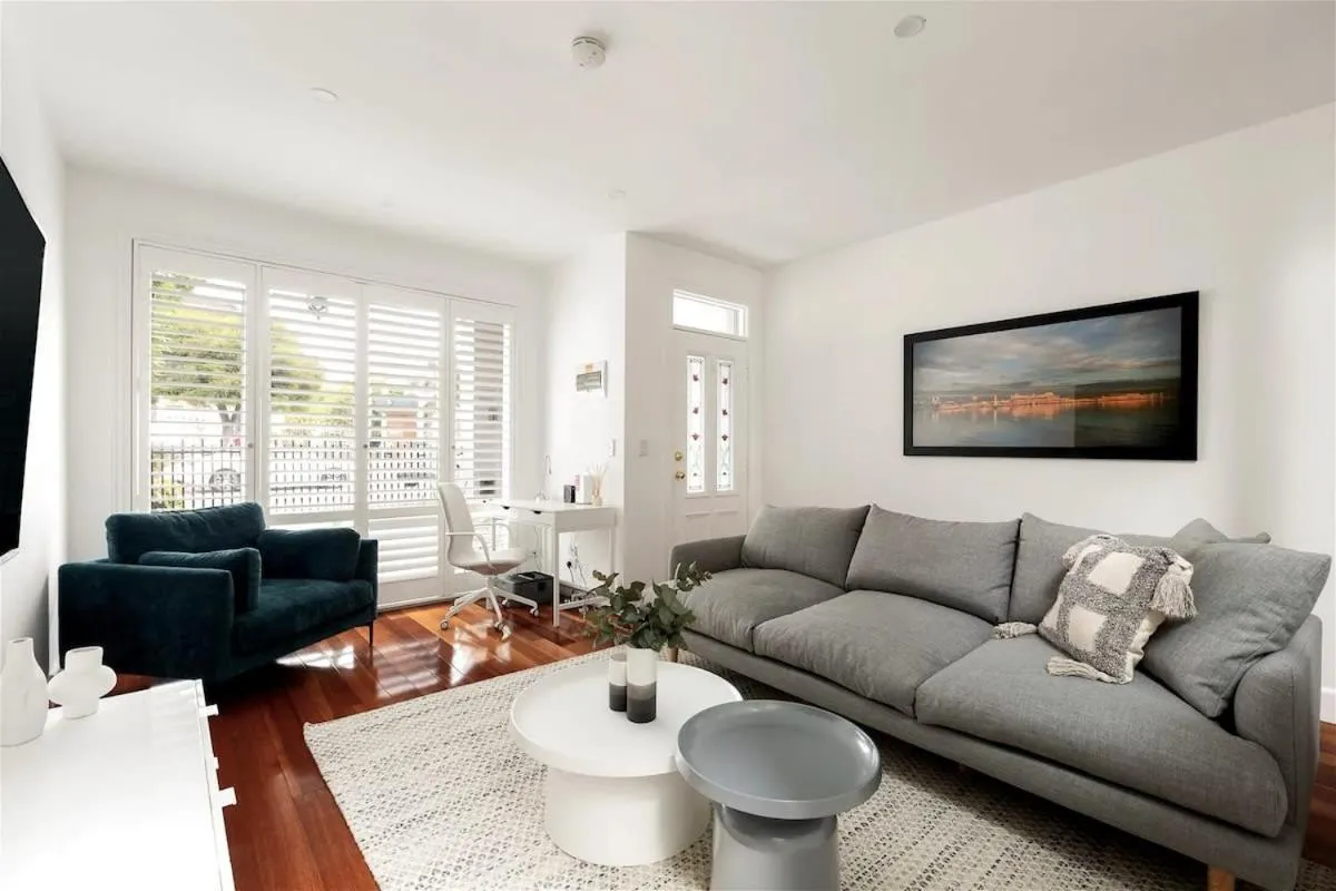 Brilliant Port Melbourne Central Townhouse — 5