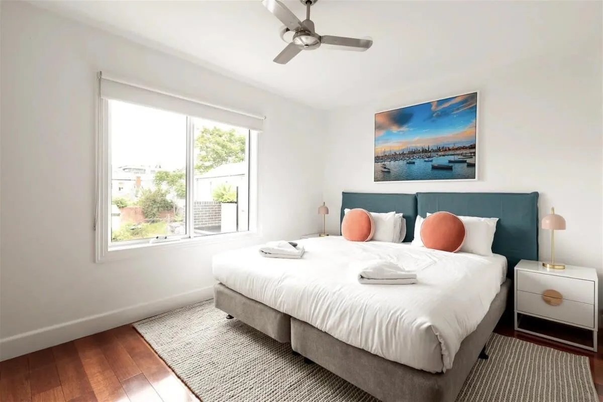 Brilliant Port Melbourne Central Townhouse — 2