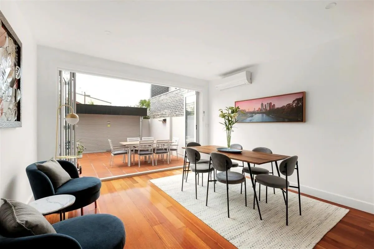 Brilliant Port Melbourne Central Townhouse — 4