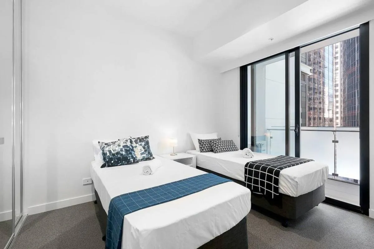 CBD Serenity with Luxury Rooftop Pool and Parking — 2