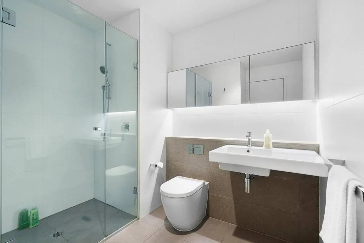 CBD Serenity with Luxury Rooftop Pool and Parking — 3
