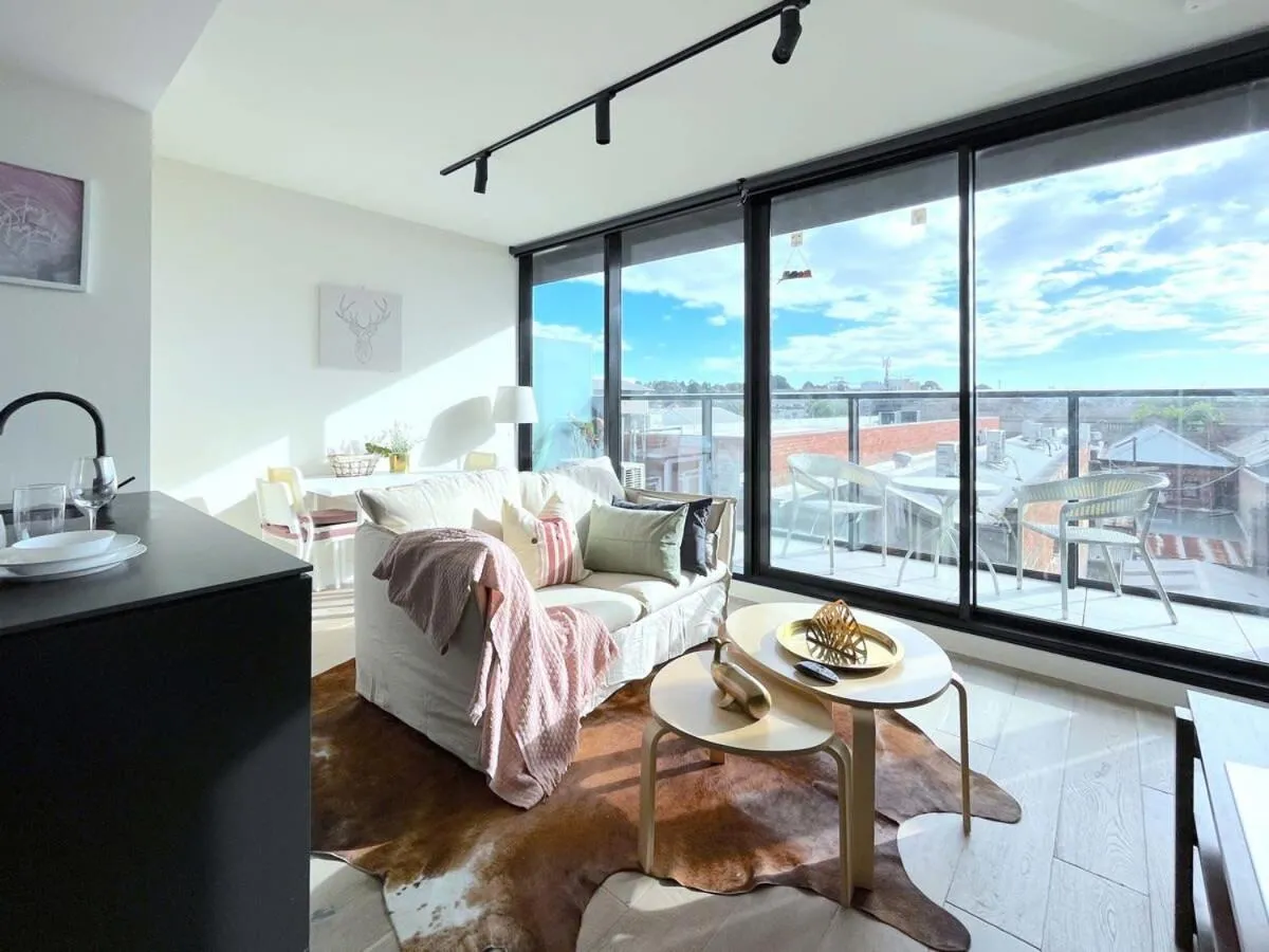 Camberwell Village ONE APT Smart TV — 2