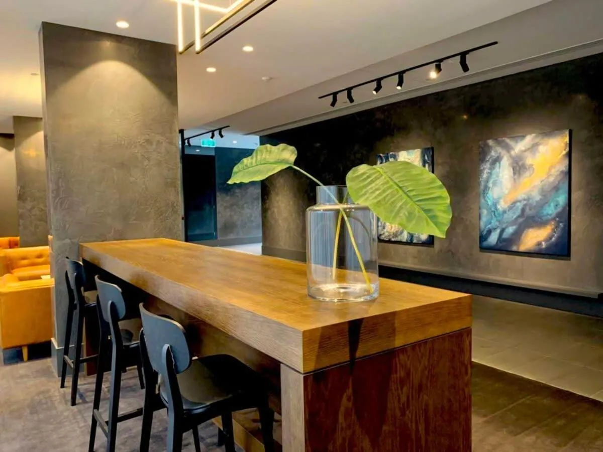 Camberwell Village ONE APT Smart TV — 4