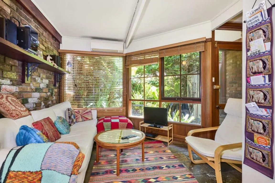 Carlton Heritage Home – Explore Melbourne’s Heart