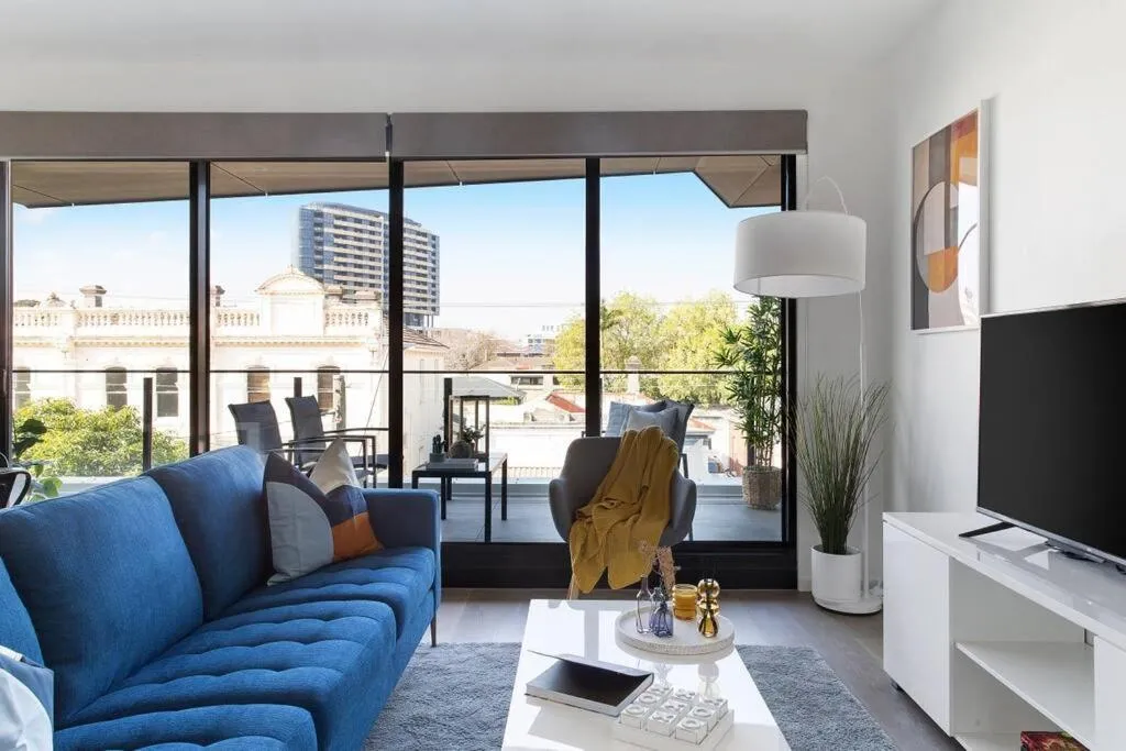 Caulfield Elegance: Chic Abode — 5