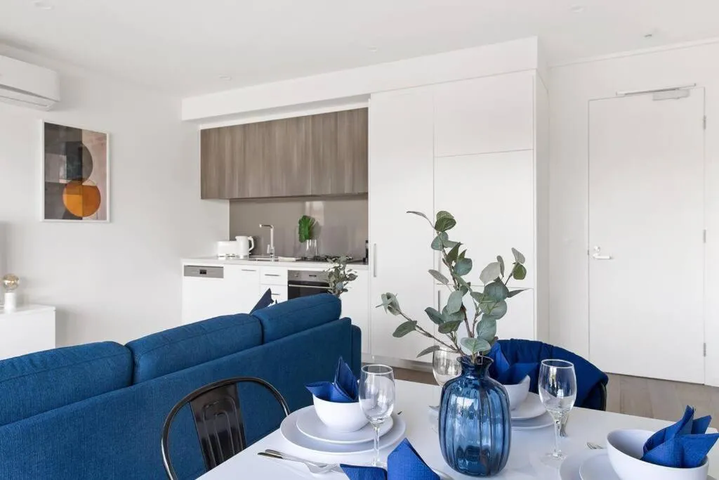 Caulfield Elegance: Chic Abode — 4