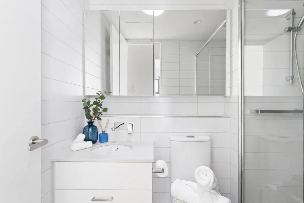 Caulfield Elegance: Chic Abode — 3