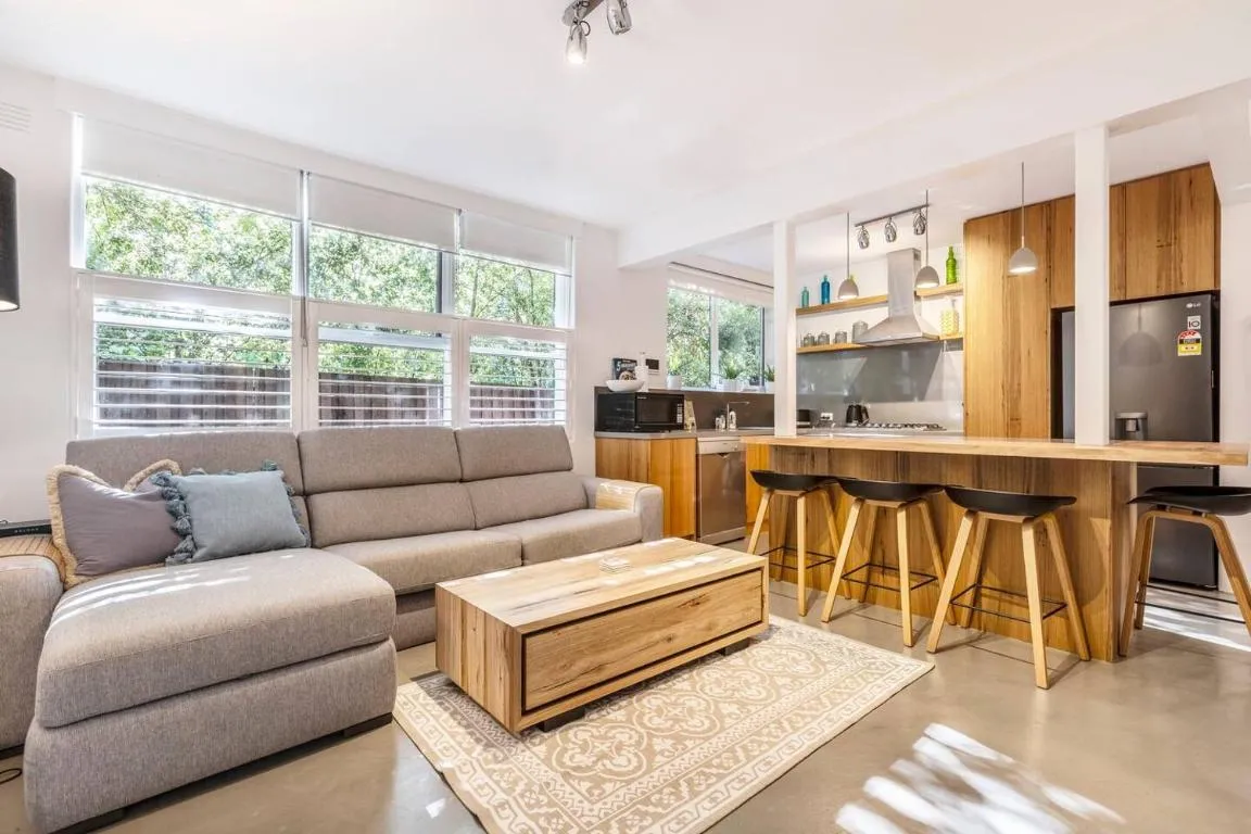 ‘Cedar Loft’ Contemporary Comfort in Leafy St Kilda