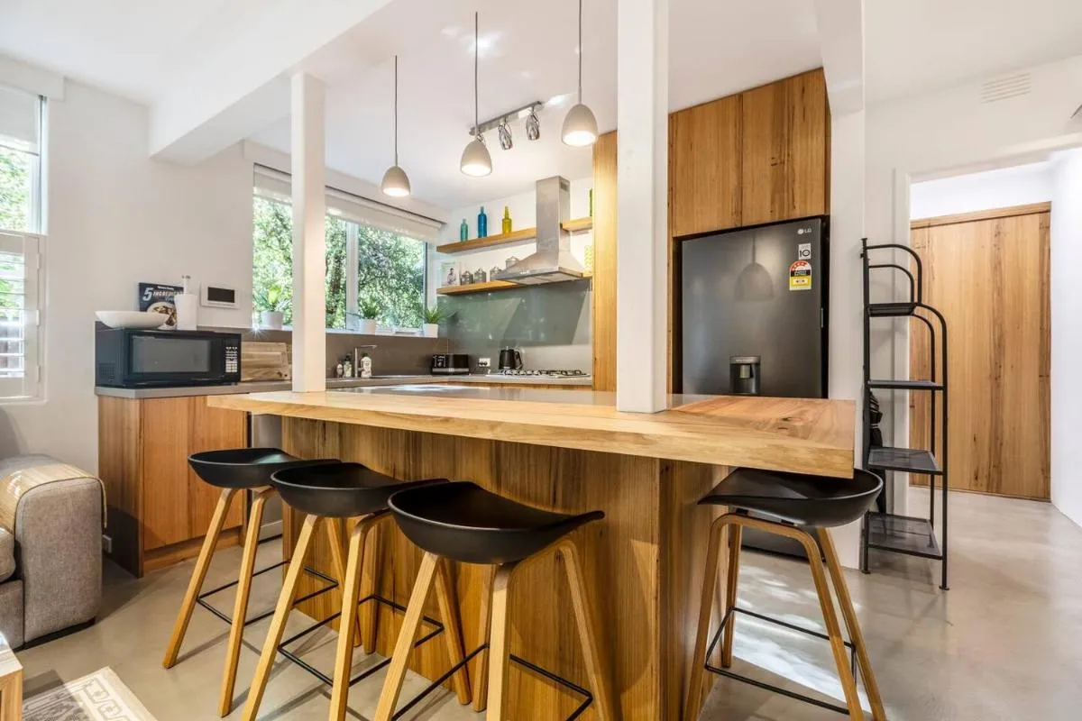‘Cedar Loft’ Contemporary Comfort in Leafy St Kilda — 4