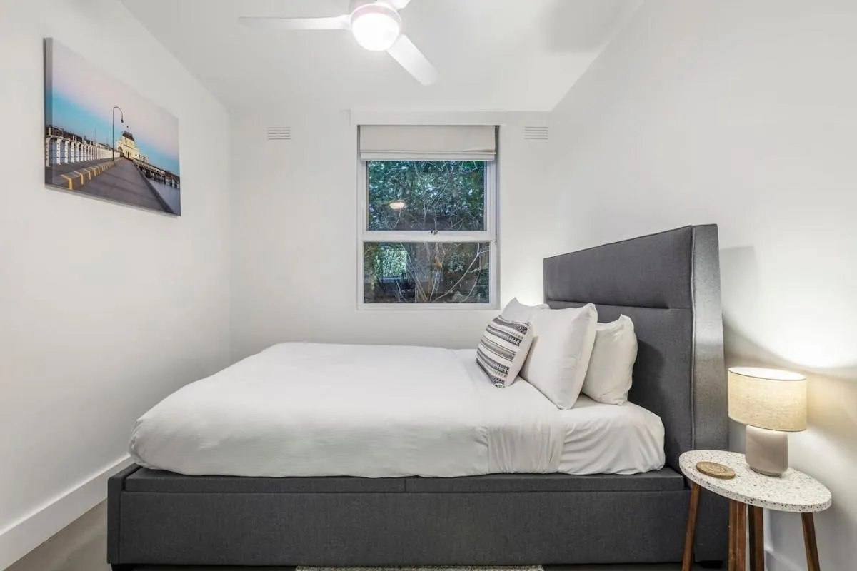 ‘Cedar Loft’ Contemporary Comfort in Leafy St Kilda — 2