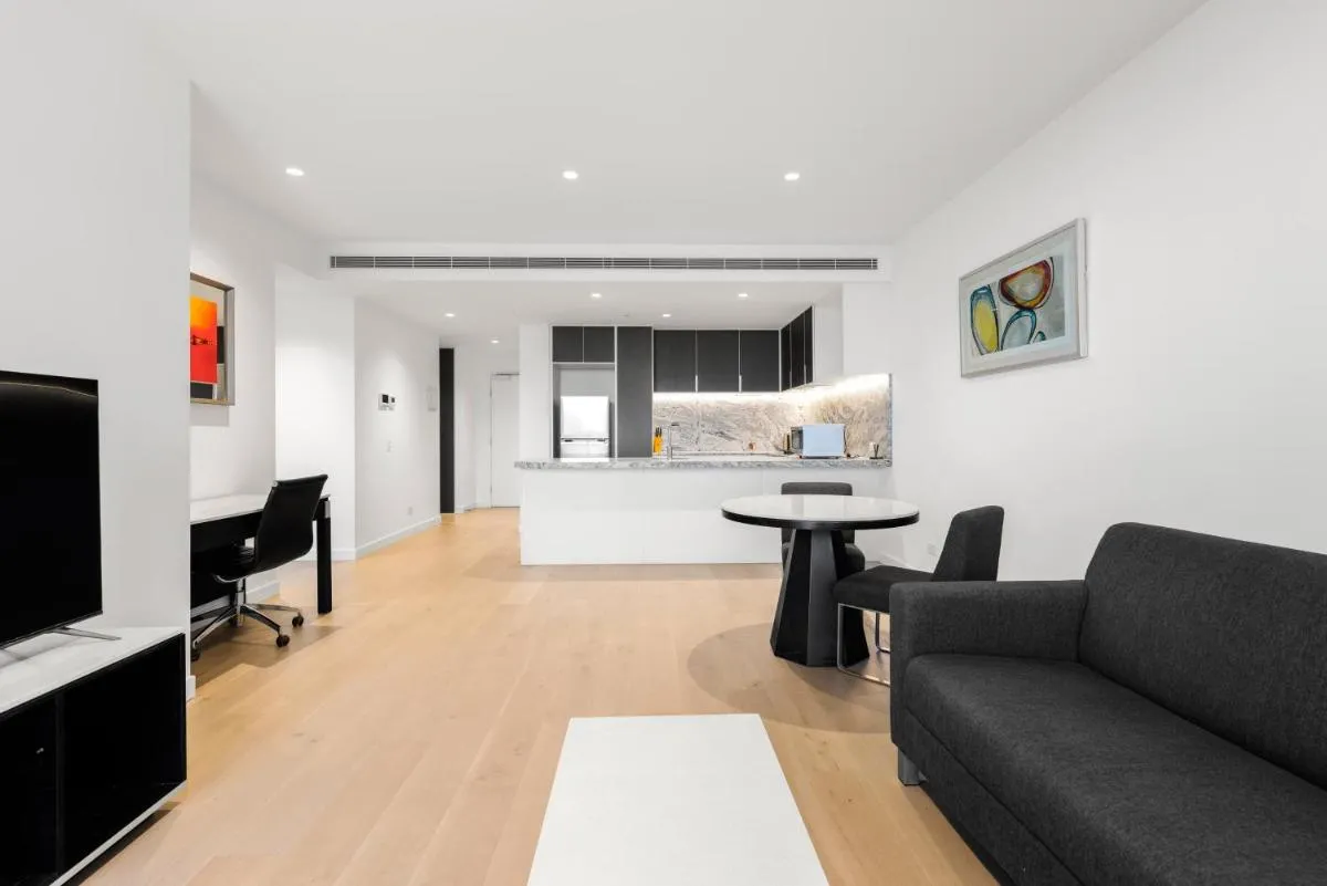 Central 2 Bedroom Apartment Melbourne with Parking — 5