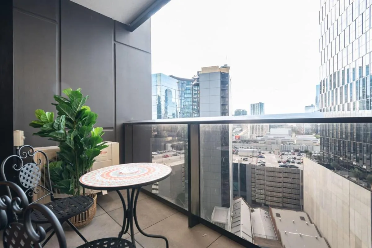 Central 2 Bedroom Apartment in Southbank — 2