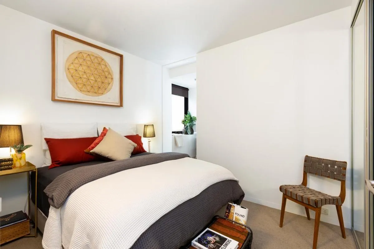 Central Sensation with City Style, Space and Sophistication — 2