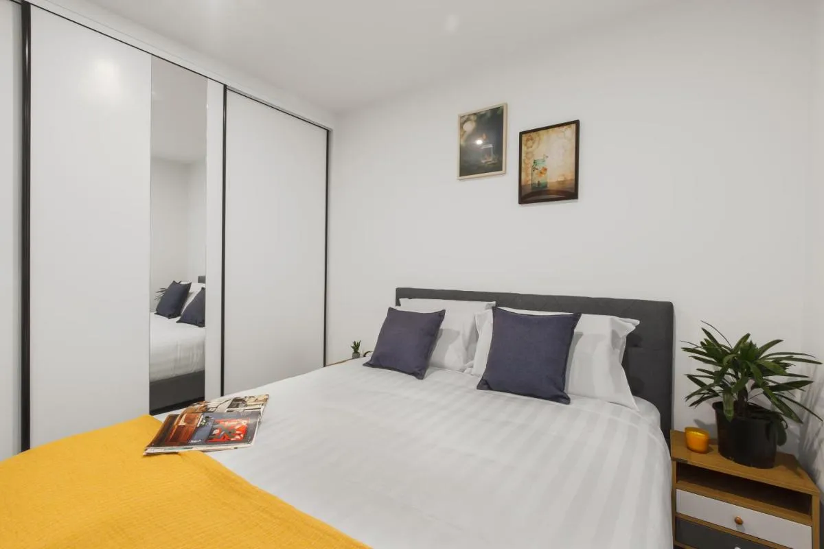 Central Simplicity – Modern Inner-city Living — 2