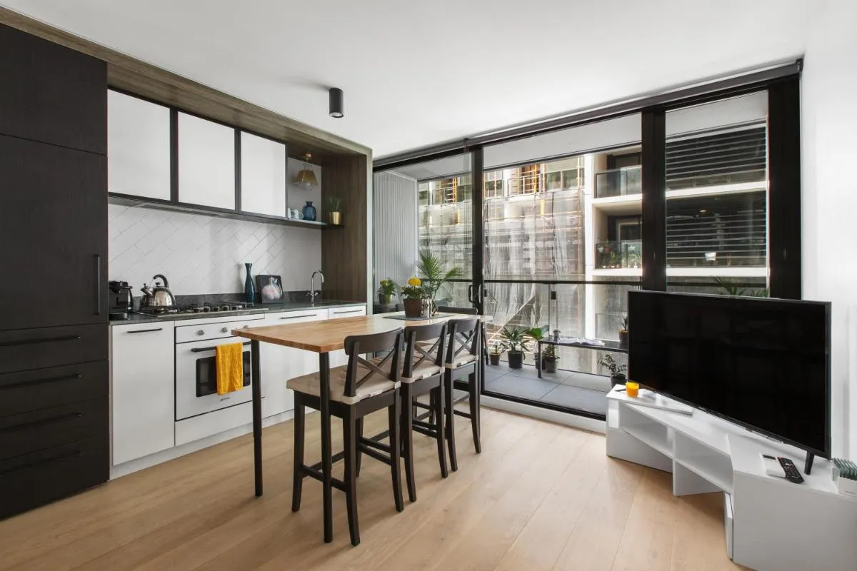 Central Simplicity – Modern Inner-city Living — 5